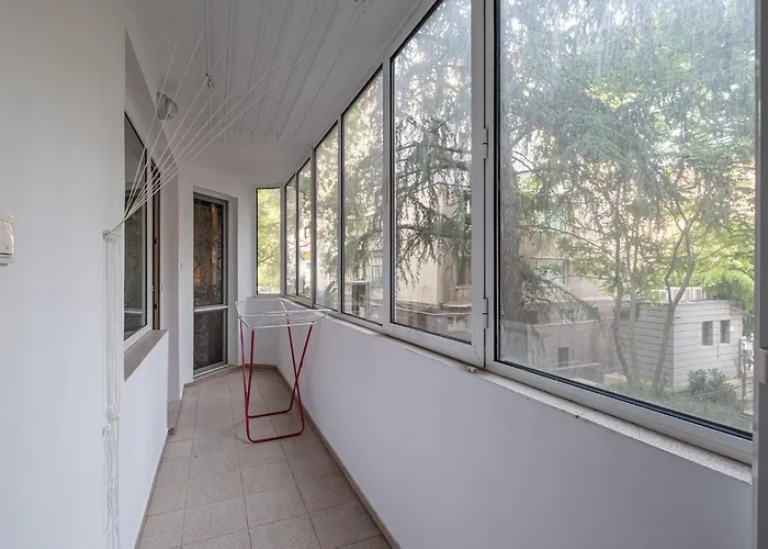 Location 3 Bedroom Next To The *