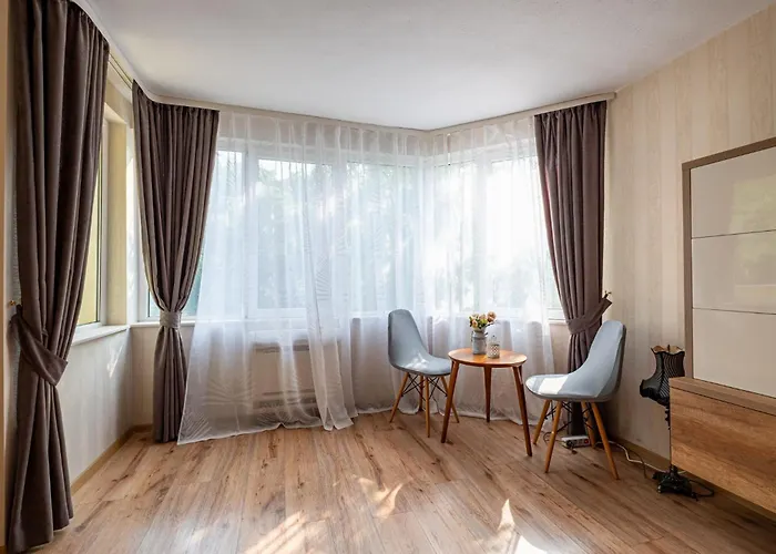 Location 3 Bedroom Next To The