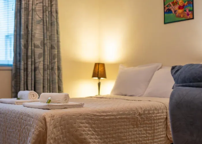 Location 3 Bedroom Next To The *