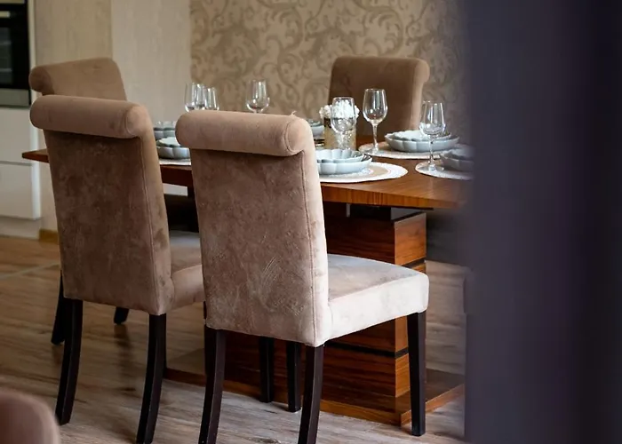 Location 3 Bedroom Next To The Varna