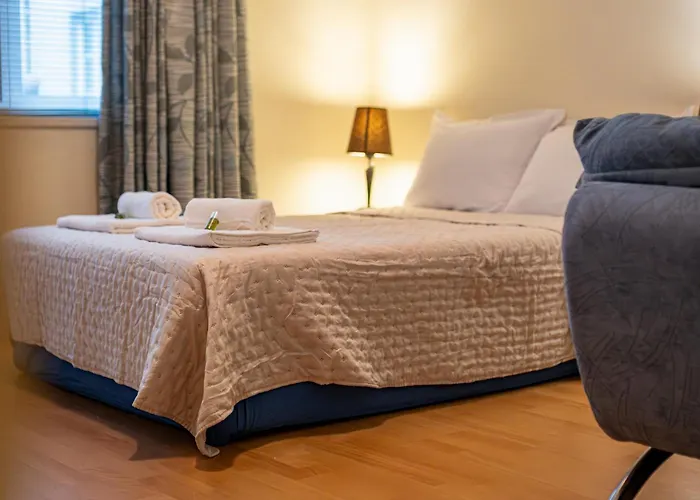 Location 3 Bedroom Next To The