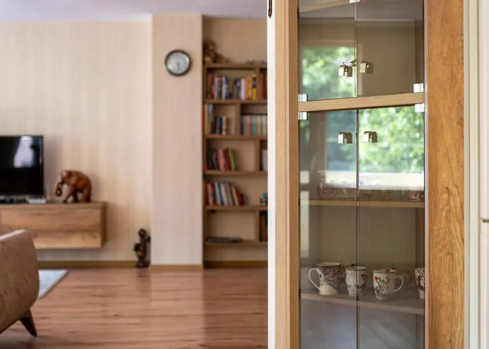 Location 3 Bedroom Next To The Apartment *