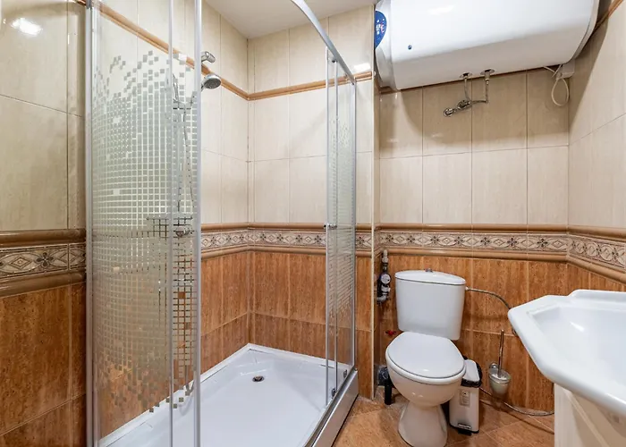 Location 3 Bedroom Next To The Apartment *